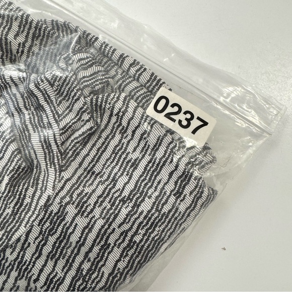 Athleta Women’s Sz L Flurry Seamless Turtleneck Long Sleeve Top Black & White - Picture 14 of 14